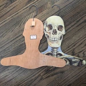 Wooden Skull Hangers